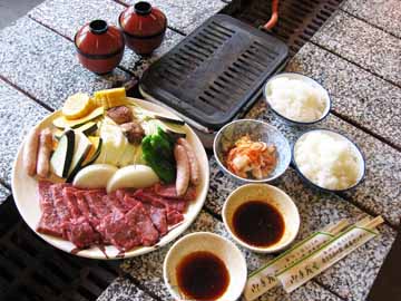 *【BBQの具材一例】お肉、骨付きソーセージ、地元のお野菜などボリューム満点！