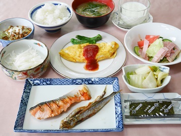 *【食事/朝食一例】新潟特産のお米を使用した、朝から身体が元気になる朝食をご用意します。
