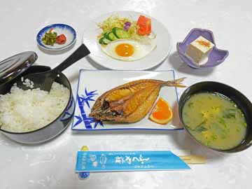 *【朝食一例】旬の焼き魚をメインとした和朝食をご用意♪ごはんはおひつでご用意致します♪