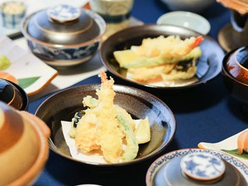 【夕食一例】サクサク天ぷらは皆様にもご好評いただいています