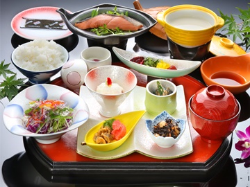 【朝食一例】旅館で過ごす朝のゆっくりした時間をお料理とともにおもてなしいたします
