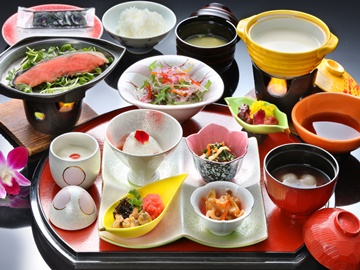 【朝食一例】旅館で過ごす朝のゆっくりした時間をお料理とともにおもてなしいたします