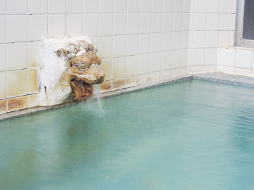 *［大浴場／男湯］男性でもゆったりと入れる大きさです！