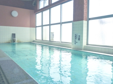 *［大浴場／女湯］飲泉可！芒硝泉というPH8.8のアルカリ性硫酸塩泉の湯