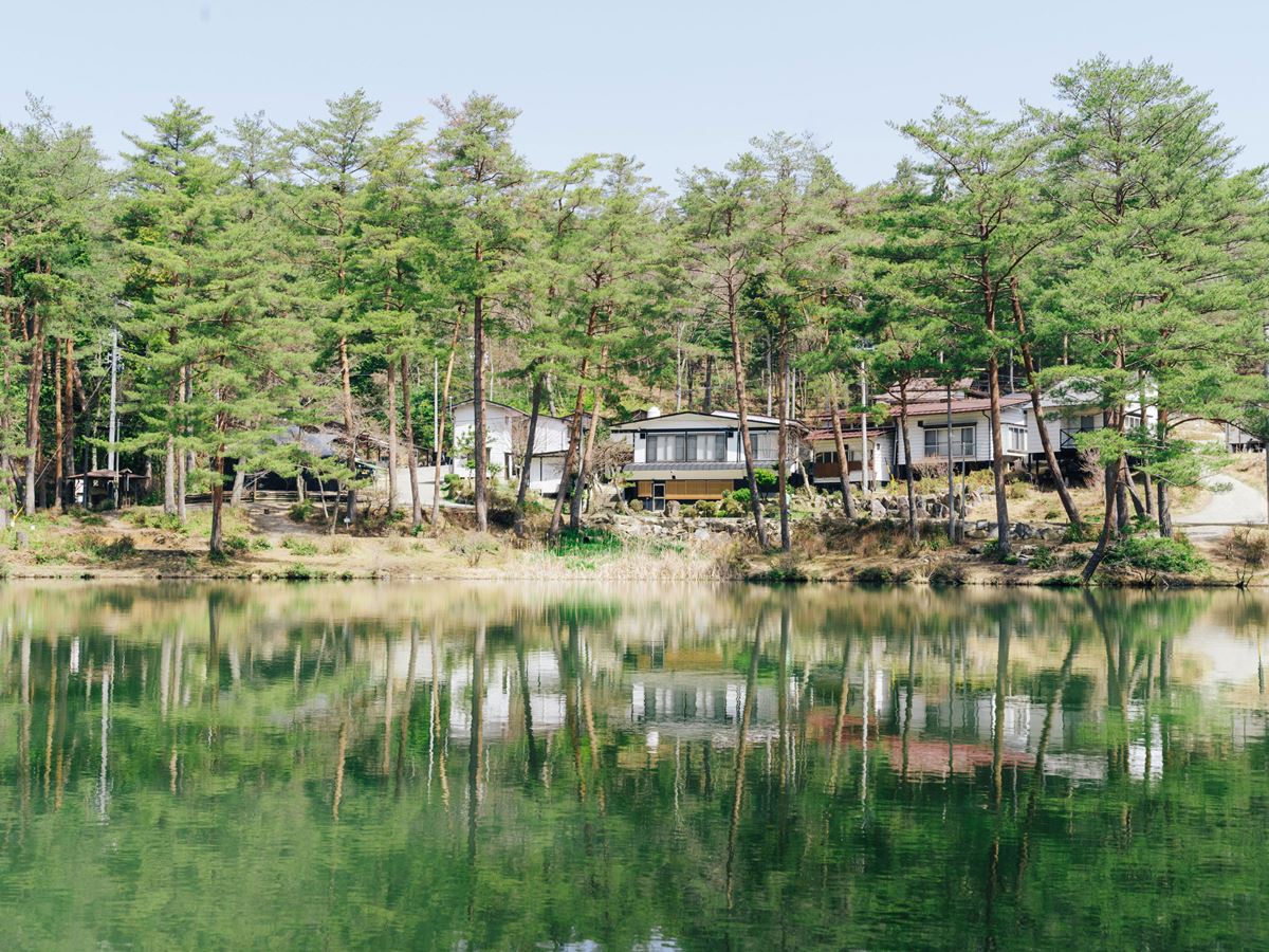 *【外観】おおぐて湖畔の静かな環境が自慢の旅館。喧噪から離れて自然に還る旅