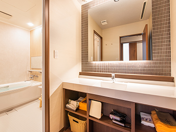 *【内風呂付特別室】独立洗面台。広々ご利用いただけます。