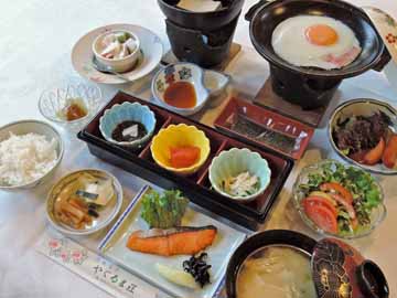 【ご朝食一例】手作りの和朝食。しっかり食べて、元気に出発して下さいね★