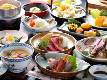 【ご夕食一例】メインは和牛の陶板焼き！グルメさんにお勧めです♪