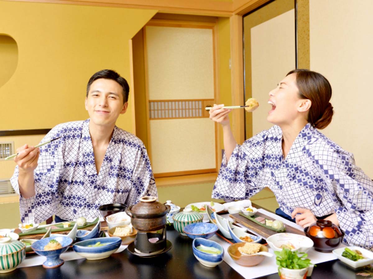 *部屋食確約だから、周りを気にせずの~んびり♪カニ料理をお楽しみいただけます。※画像はイメージ