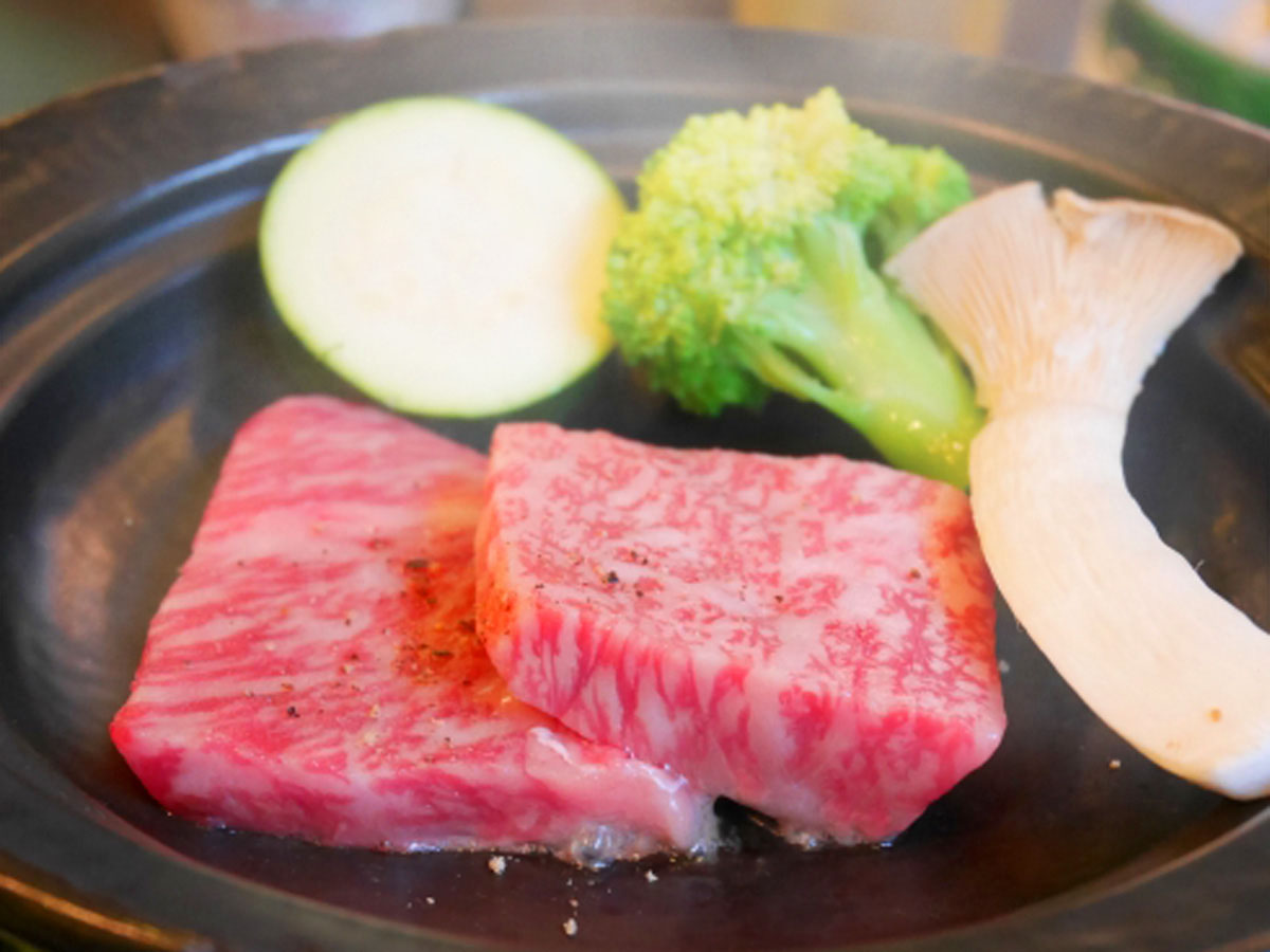 *海鮮もいいけど、お肉も食べたい方は三つ巴プラン!口に入れた瞬間に、ジューシーな味が広がります♪