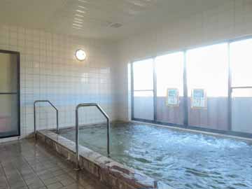 *【大浴場(男湯)】少し塩味のあるお湯で、湯上りの肌はしっとりなめらか。