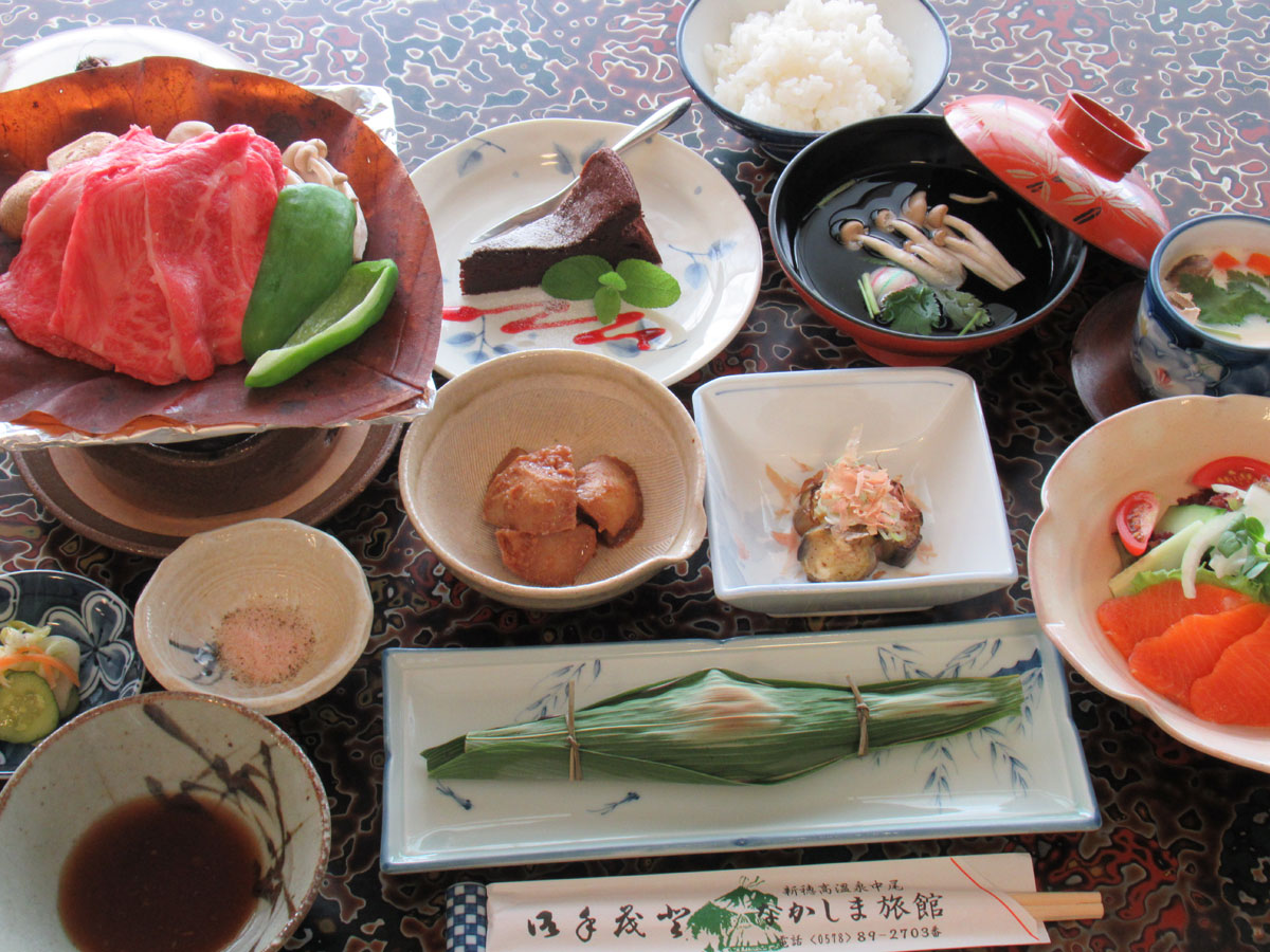 【夕食一例】朴葉味噌焼付・定番お手軽会席です♪