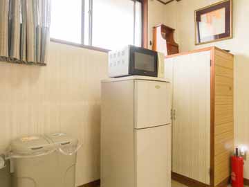 *館内には共有冷蔵庫がございます。ご自由にお使い下さい♪