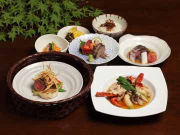【夕食一例】地元で獲れた黒潮の栄養たっぷりの魚介をおまかせコースで♪