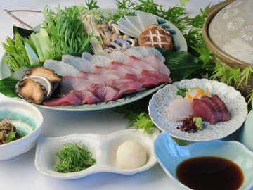 【魚介鍋一例】そのときの旬の魚介をお鍋でお召し上がりいただけます♪