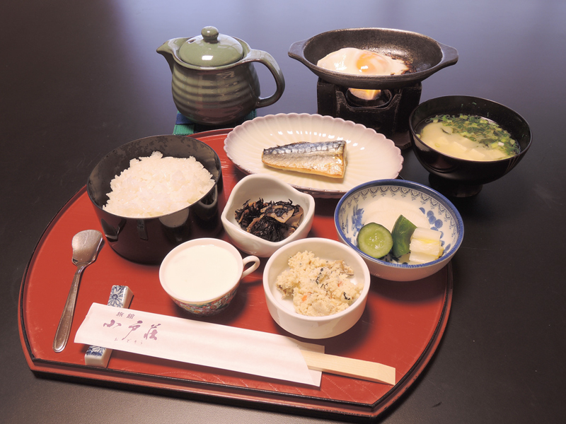 *【朝食】朝は、炊き立て御飯に、温かいお味噌汁の和食をご用意致します。