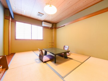 *【定員3名部屋/一例】和室のお部屋です。畳の部屋で足を伸ばしてごゆっくりお寛ぎください。