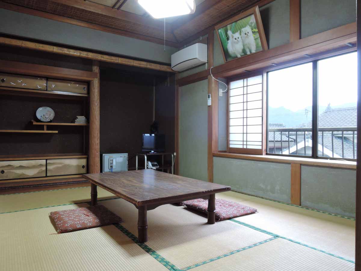 【和室8～10畳・一例】日本家屋の風情が味わえるお部屋。※ペット可／要相談。