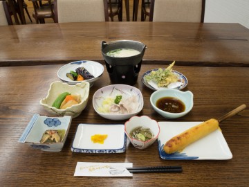 *【ご夕食一例】地場地産の食材を使用した当館オリジナルの和食膳