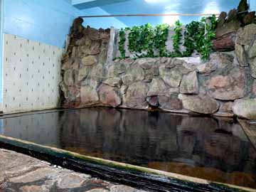 *【お風呂（男湯）】当館のお湯は筋湯温泉の良湯が源泉掛け流しでお楽しみいただけます。