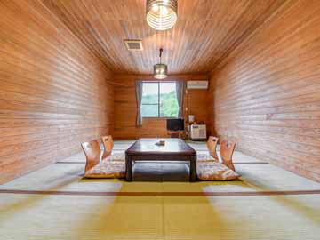 *【12畳のお部屋】木と畳で作られたお部屋はほっと落ち着く空間です。