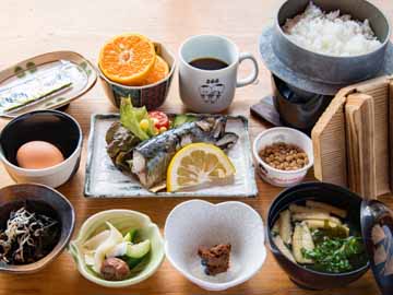 *【朝食】釜炊きご飯がさらにおいしく1合だってぺろり♪元気に1日をお過ごしください!