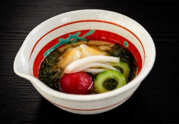【夕食一例】定番・贅沢会席共通、ツブ貝と鮑の酢の物はさっぱりとして口の中をリフレッシュしてくれます。