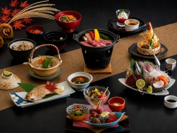 【プレミアム会席】特別な日のご滞在には全11品のお料理でお出迎えいたします。