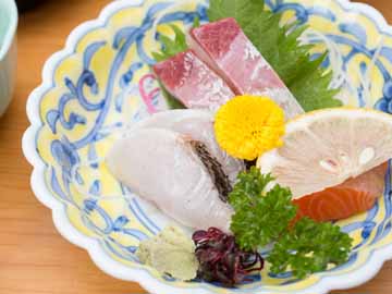 *【夕食一例】安来ならではの山の幸・海の幸を使ったお料理をどうぞ。