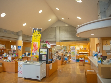 *【園内】フロント前に売店がございます