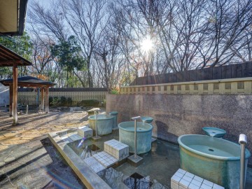 ＊露天風呂／壷湯。朝は6時半からご利用いただけます。
