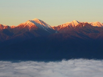 *絶景ツアーでは長峰山山頂の展望台から北アルプスの山々をご覧いただきます。