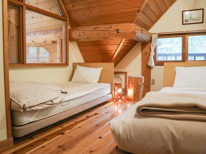 *ツインルーム。吹き抜けが見下ろせるお部屋です。ろっぢのゲストルームは全てロフトになります。