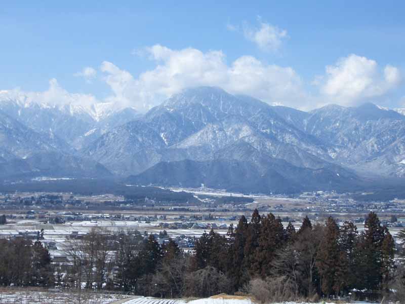 *アルプスの山々。安曇野観光の拠点として【ろっぢ 安曇野遊人】をぜひご利用ください。