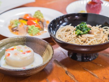 *[夕食一例]自家製手打ち蕎麦と大根のホワイトソースがけ