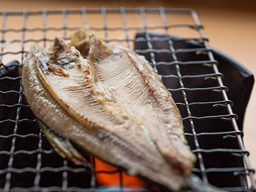 *【朝食一例】焼き魚をメインとした和朝食をご用意。