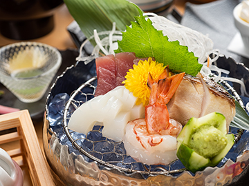 *【お造り】見た目にも華やかな素材にこだわったお料理。