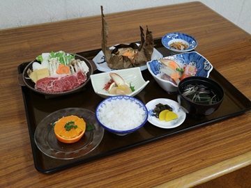 *【定食(夕食一例)】料理長自慢の小鍋が季節替わりで登場♪旬の味わいをどうぞ。