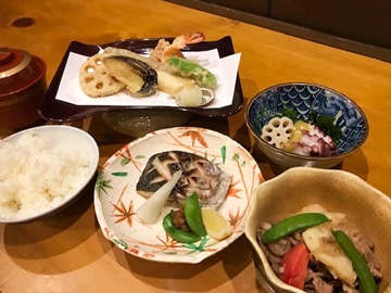 【夕食】新鮮な旬のお魚をご提供しております。