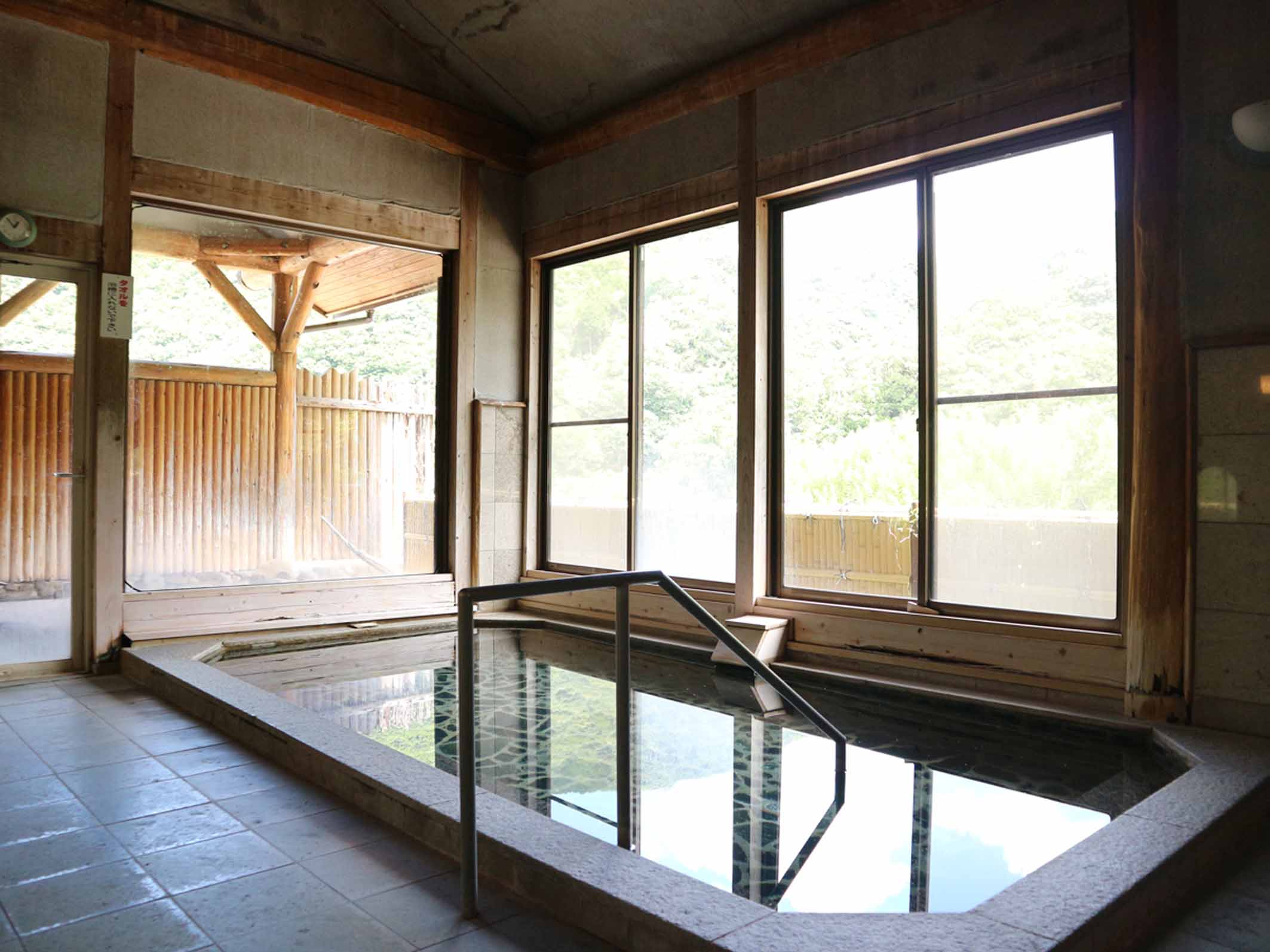 【温泉】化粧水のような泉質は、お肌ツルツルに♪