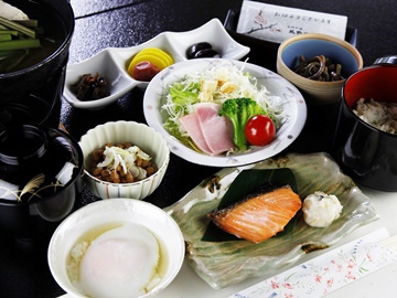 *【朝食一例】当館自慢の湧水で炊き上げるあつあつご飯をご堪能ください。