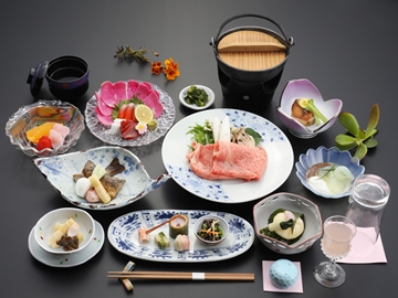*夕食一例／春メニュー（2023）信州牛など県内産の食材や郷土の食材を厳選しています。