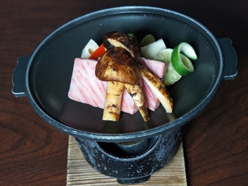 *信州牛＋松茸プラン／信州牛のステーキに南信州産の松茸が載った贅沢な一品。