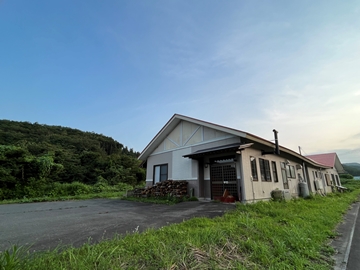 *外観/周辺に高い建物がなく、田んぼや山に囲まれているので自然を感じることができます