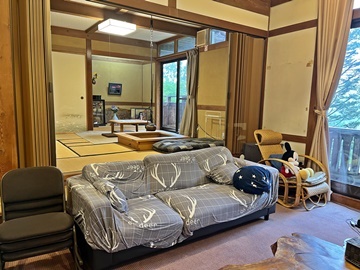 *［ラウンジ＆囲炉裏の間］ラウンジや囲炉裏の間では、いつもお客様の笑い声がこだまします。