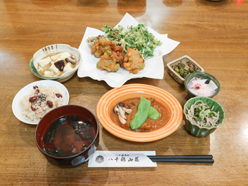 *［夕食・全体一例］女将の手作り料理♪仕入れ状況によりメニューを考えるので来てからのお楽しみ♪