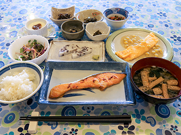 *夏期の朝食一例／朝から元気になれる栄養バランス◎の朝食