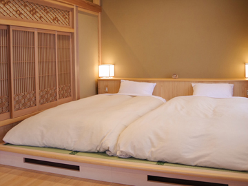 *客室一例／和洋室タイプのお部屋でベッドが2台ございます
