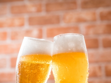 **【グループプラン特典イメージ】1人に1本ビール付き！仲間とお部屋で飲んで語ろう！