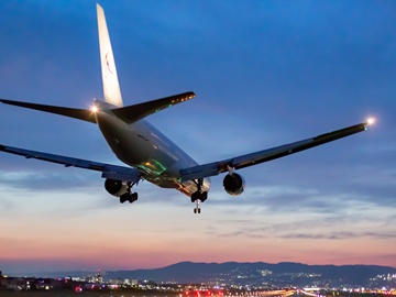 【ビジネス応援！】コンビニ飯は卒業！元学校の夕食と海の風。朝は自由に出発！